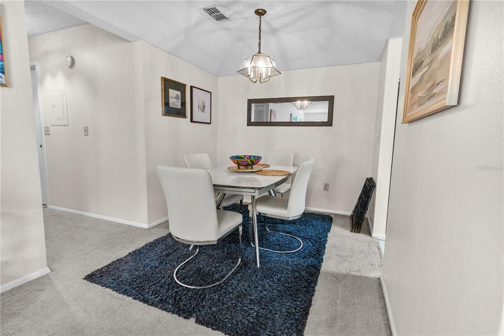 For Sale: $145,000 (2 beds, 1 baths, 1060 Square Feet)