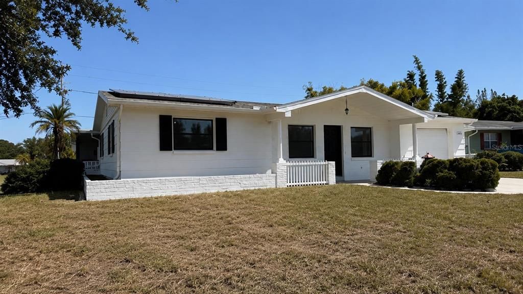 Activo con contrato: $399,990 (4 camas, 3 baños, 2002 Pies cuadrados)