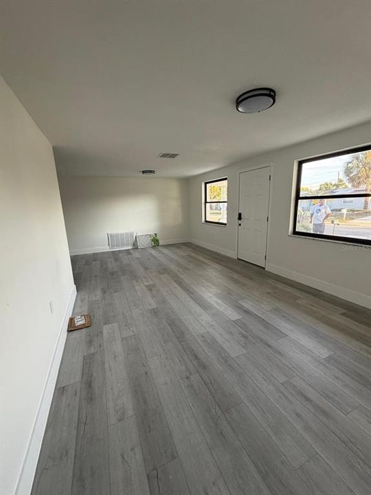Activo con contrato: $399,990 (4 camas, 3 baños, 2002 Pies cuadrados)
