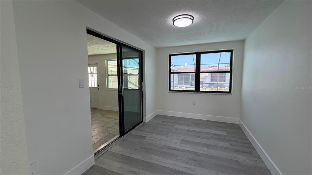 Activo con contrato: $399,990 (4 camas, 3 baños, 2002 Pies cuadrados)
