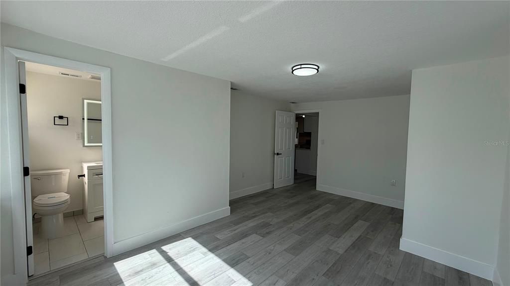 Activo con contrato: $399,990 (4 camas, 3 baños, 2002 Pies cuadrados)
