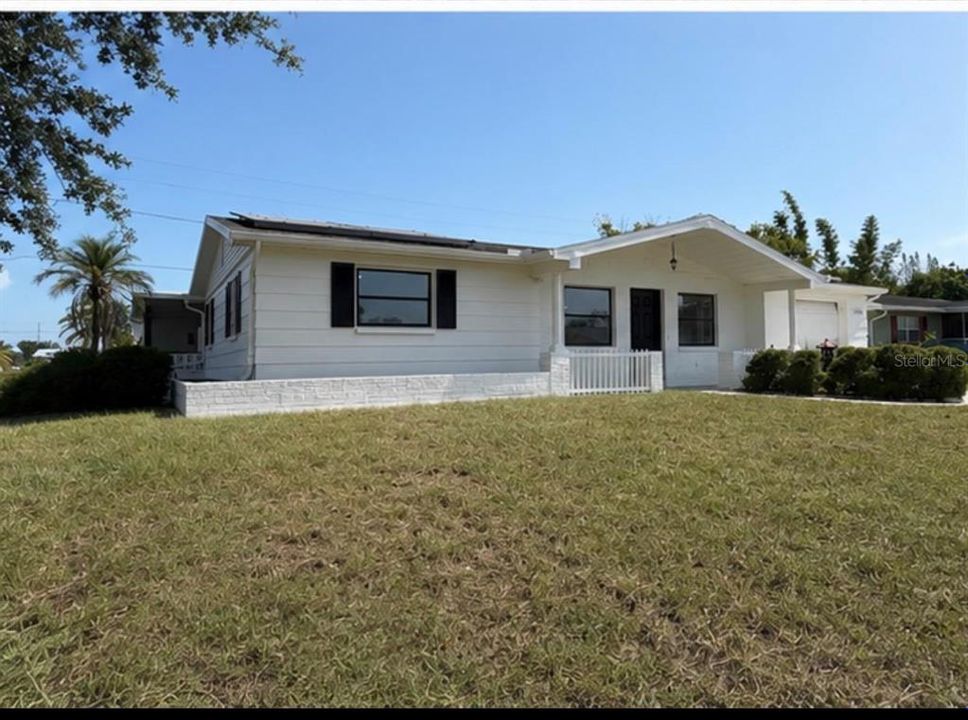 Activo con contrato: $399,990 (4 camas, 3 baños, 2002 Pies cuadrados)