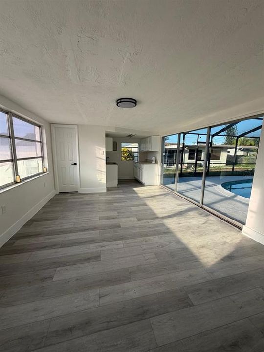 Activo con contrato: $399,990 (4 camas, 3 baños, 2002 Pies cuadrados)