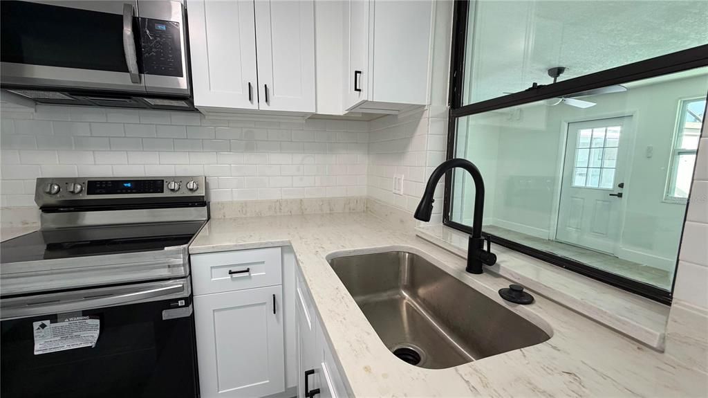 Activo con contrato: $399,990 (4 camas, 3 baños, 2002 Pies cuadrados)