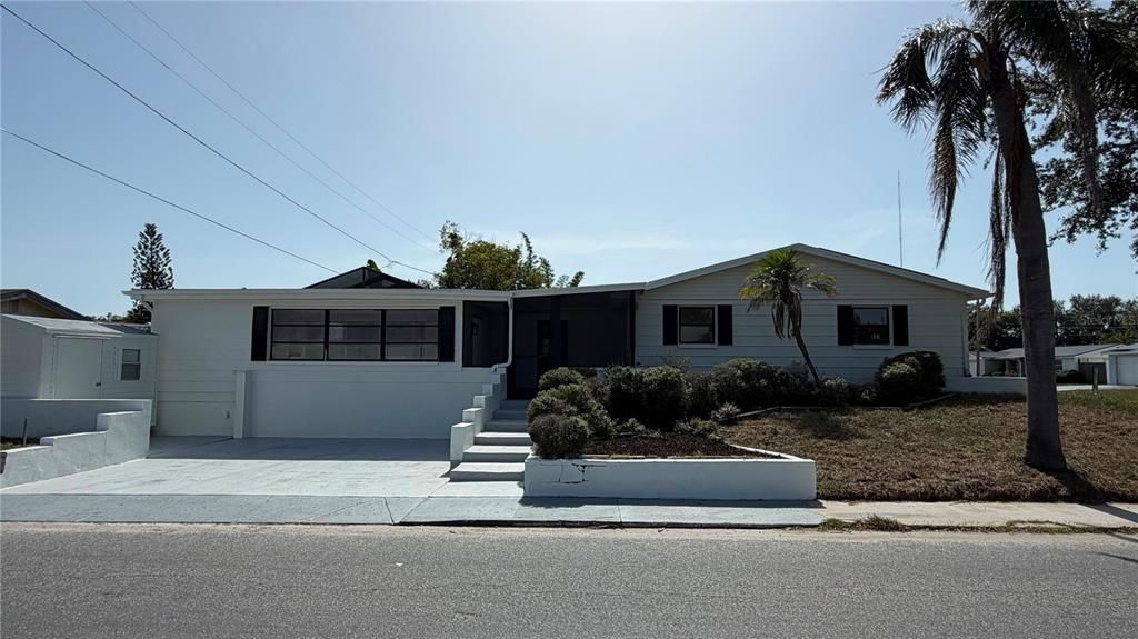Activo con contrato: $399,990 (4 camas, 3 baños, 2002 Pies cuadrados)