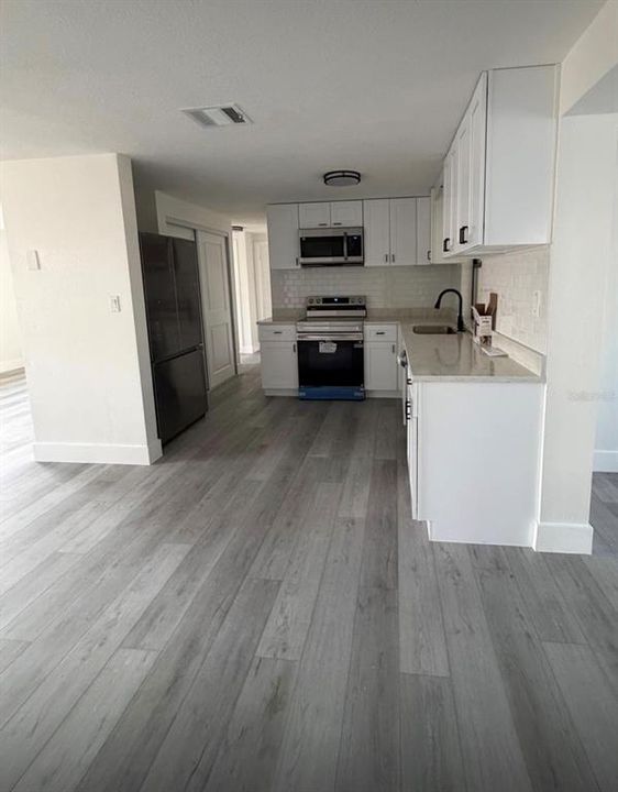 Activo con contrato: $399,990 (4 camas, 3 baños, 2002 Pies cuadrados)