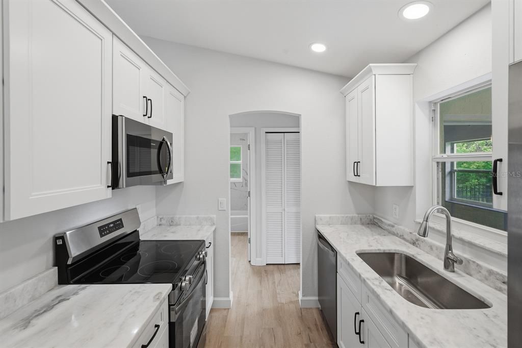 For Sale: $269,900 (3 beds, 2 baths, 1197 Square Feet)