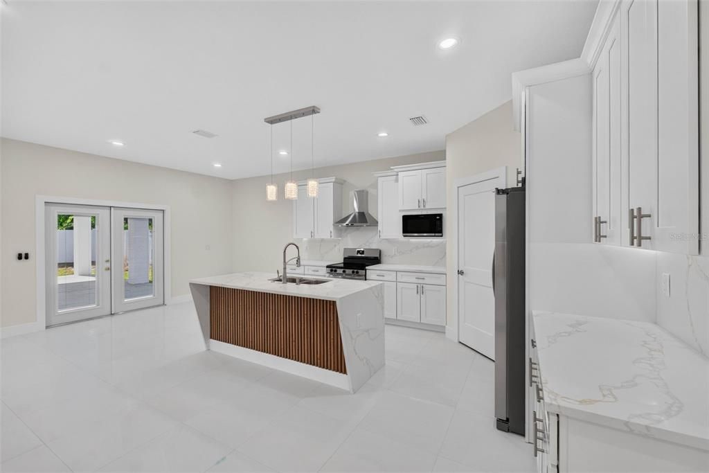 For Sale: $465,000 (4 beds, 3 baths, 2315 Square Feet)