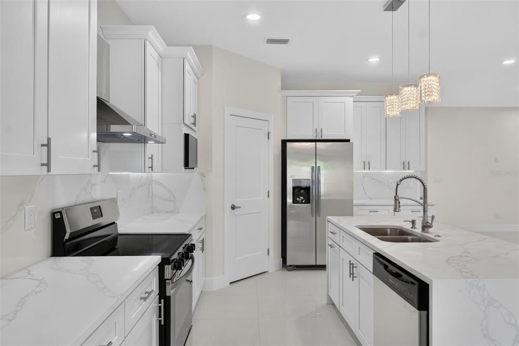 For Sale: $465,000 (4 beds, 3 baths, 2315 Square Feet)