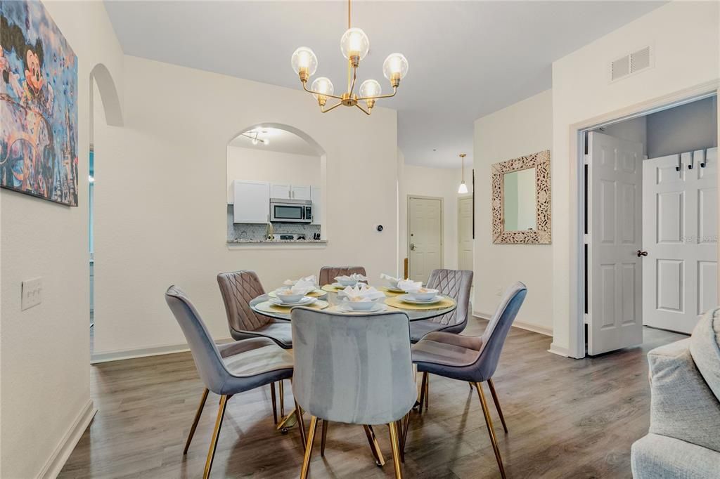 En Venta: $289,000 (2 camas, 2 baños, 1081 Pies cuadrados)