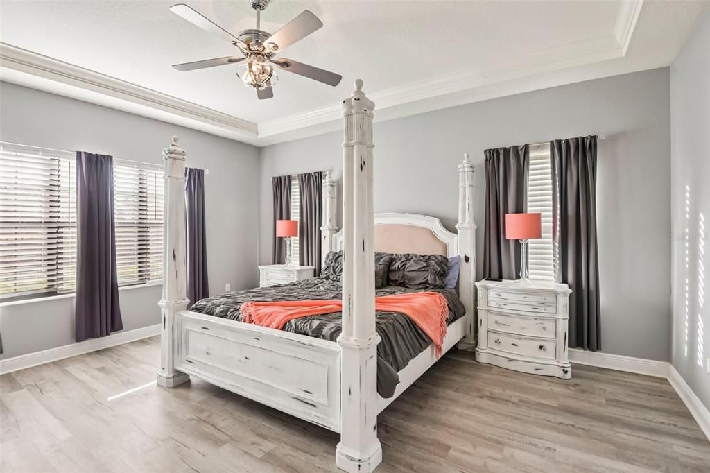 For Sale: $850,000 (5 beds, 5 baths, 4828 Square Feet)