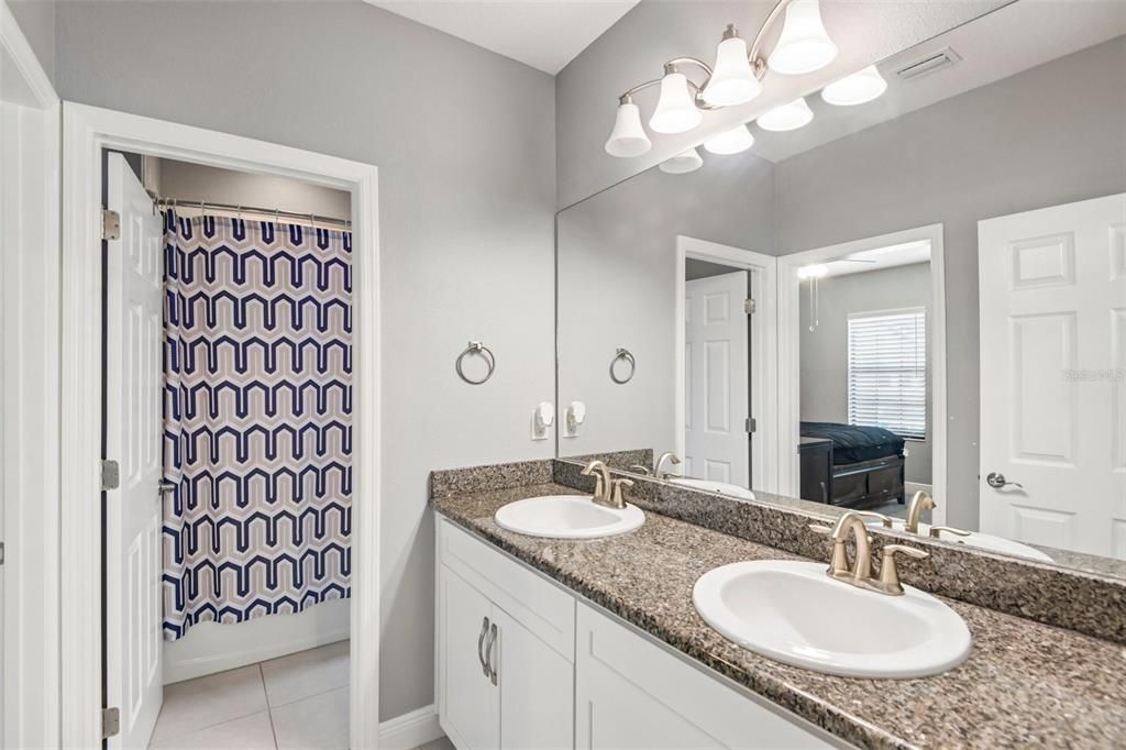 For Sale: $850,000 (5 beds, 5 baths, 4828 Square Feet)