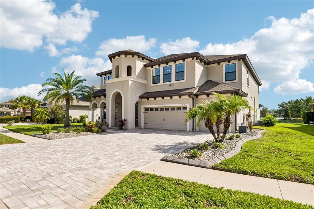 For Sale: $850,000 (5 beds, 5 baths, 4828 Square Feet)