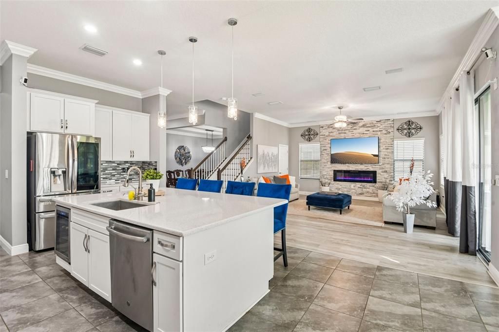 For Sale: $850,000 (5 beds, 5 baths, 4828 Square Feet)