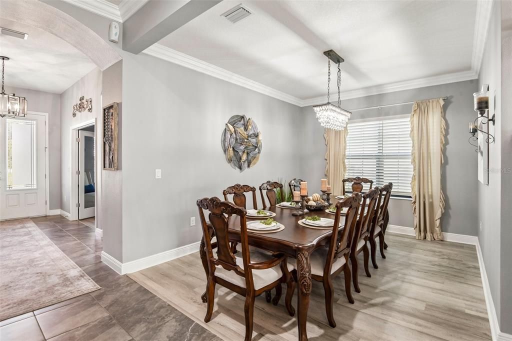 For Sale: $850,000 (5 beds, 5 baths, 4828 Square Feet)