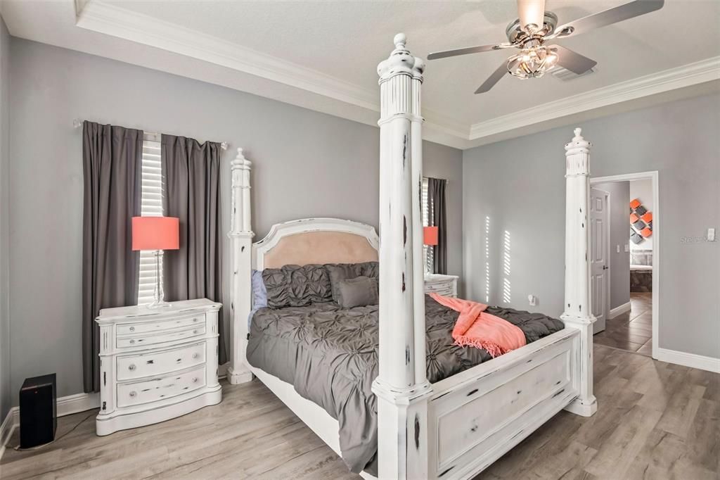 For Sale: $850,000 (5 beds, 5 baths, 4828 Square Feet)