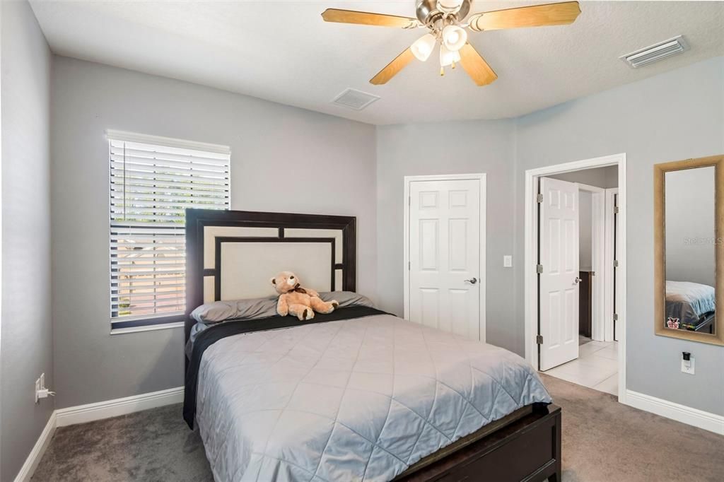 For Sale: $850,000 (5 beds, 5 baths, 4828 Square Feet)