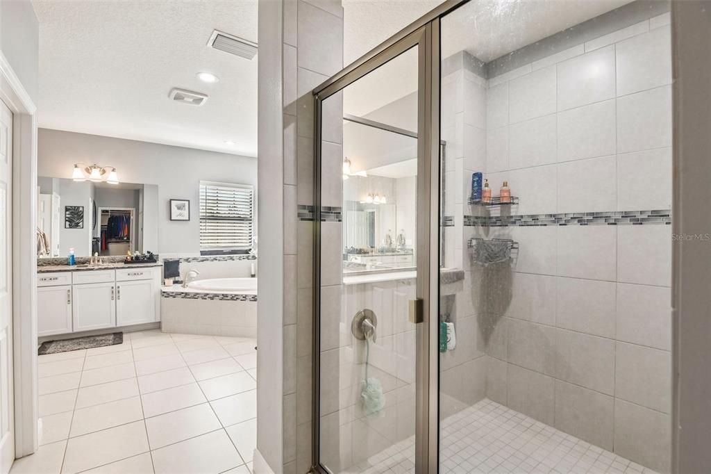 For Sale: $850,000 (5 beds, 5 baths, 4828 Square Feet)