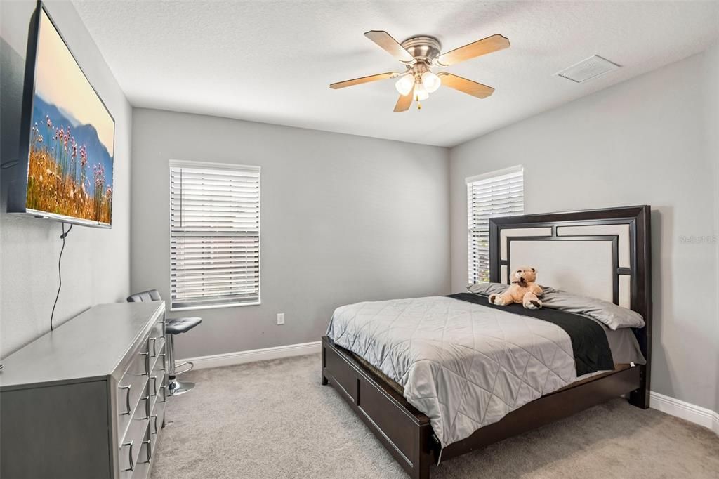 For Sale: $850,000 (5 beds, 5 baths, 4828 Square Feet)