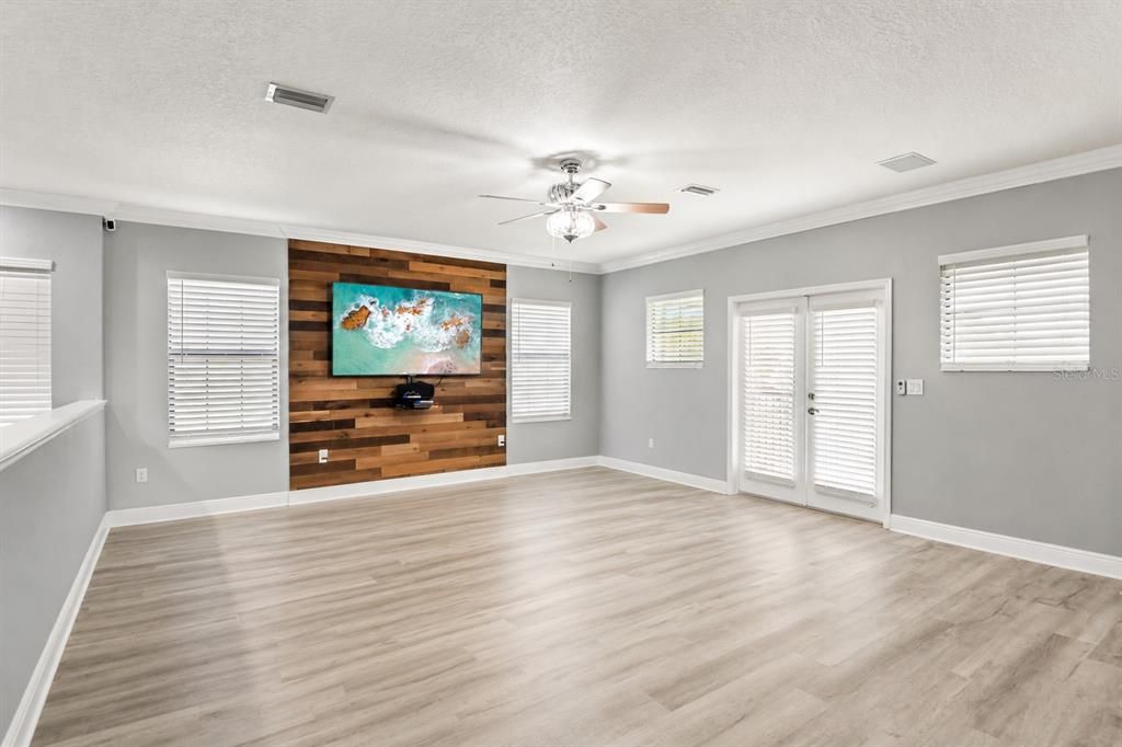 For Sale: $850,000 (5 beds, 5 baths, 4828 Square Feet)