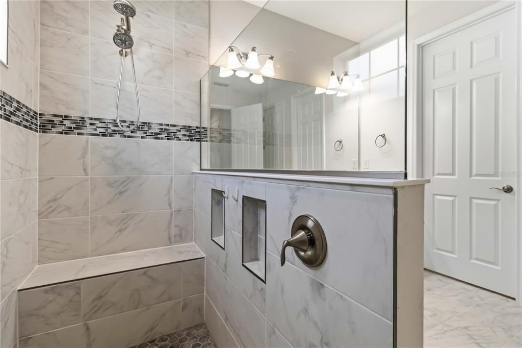 En Venta: $605,000 (4 camas, 3 baños, 2588 Pies cuadrados)
