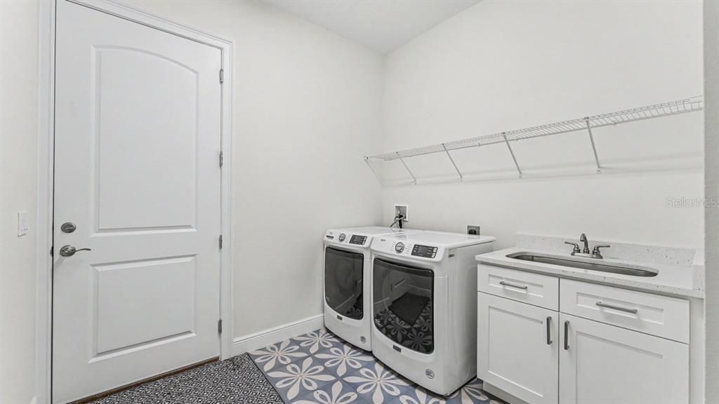 En Venta: $559,000 (5 camas, 2 baños, 2448 Pies cuadrados)