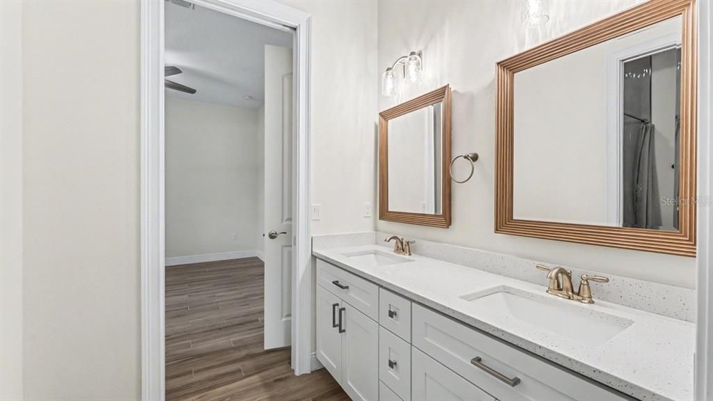 En Venta: $559,000 (5 camas, 2 baños, 2448 Pies cuadrados)
