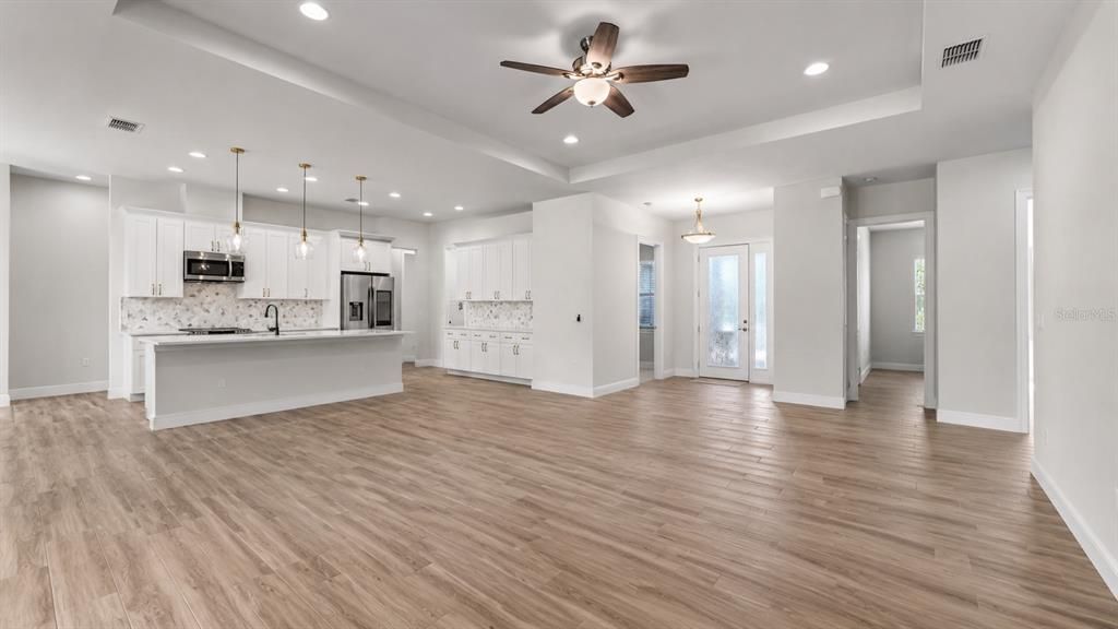 En Venta: $559,000 (5 camas, 2 baños, 2448 Pies cuadrados)