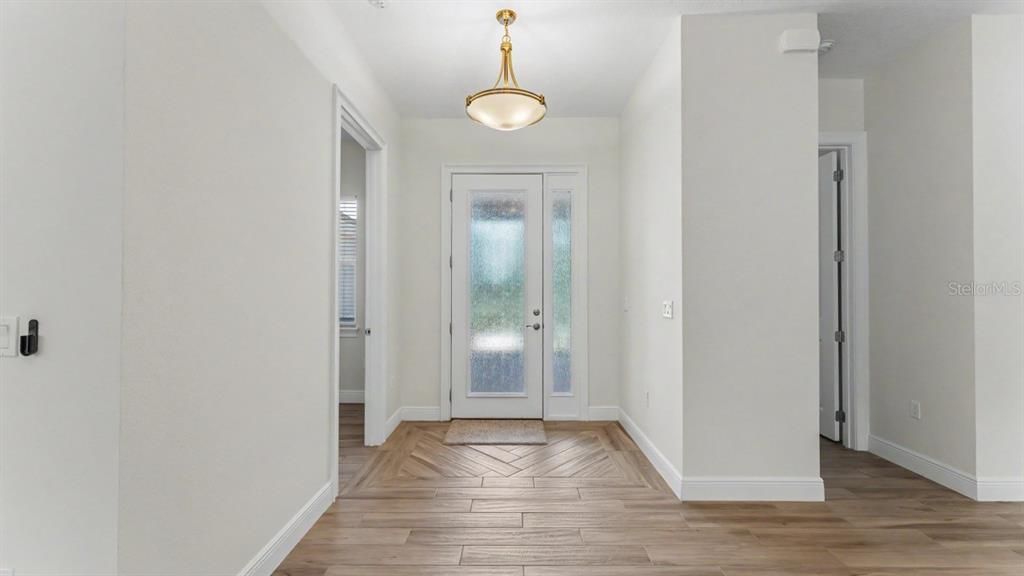 En Venta: $559,000 (5 camas, 2 baños, 2448 Pies cuadrados)