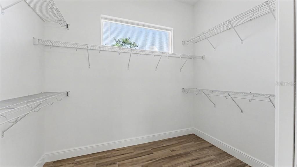 En Venta: $559,000 (5 camas, 2 baños, 2448 Pies cuadrados)