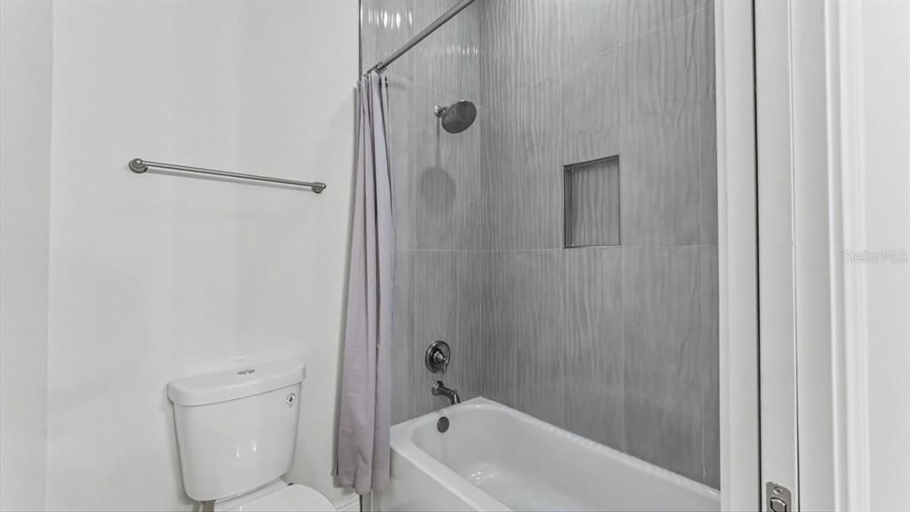 En Venta: $559,000 (5 camas, 2 baños, 2448 Pies cuadrados)