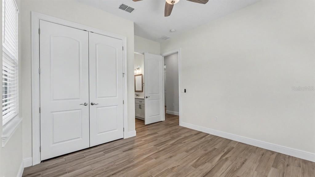 En Venta: $559,000 (5 camas, 2 baños, 2448 Pies cuadrados)