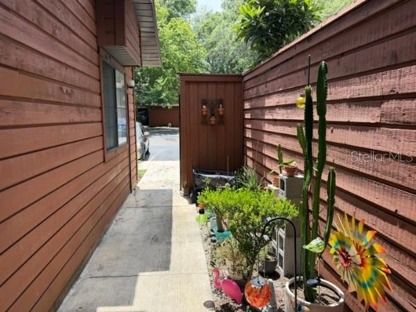 For Sale: $179,000 (3 beds, 3 baths, 1370 Square Feet)