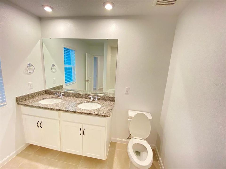 В аренду: $2,300 (3 спален, 2 ванн, 1704 Квадратных фут)