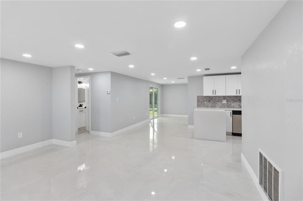 Activo con contrato: $279,000 (3 camas, 2 baños, 1135 Pies cuadrados)