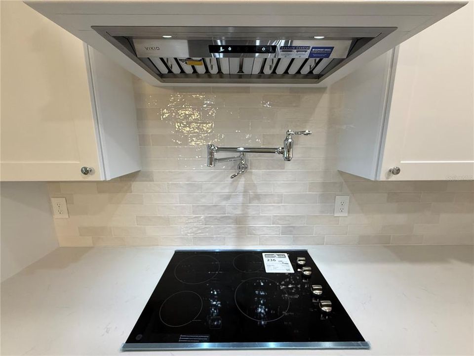 Под контрактом: $479,900 (4 спален, 2 ванн, 1905 Квадратных фут)