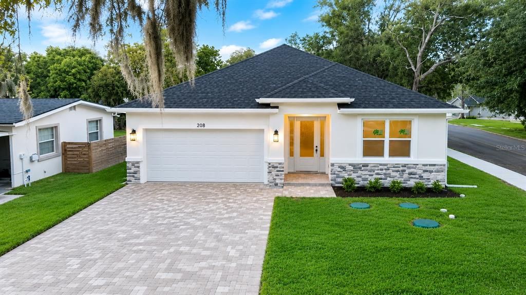 Под контрактом: $479,900 (4 спален, 2 ванн, 1905 Квадратных фут)