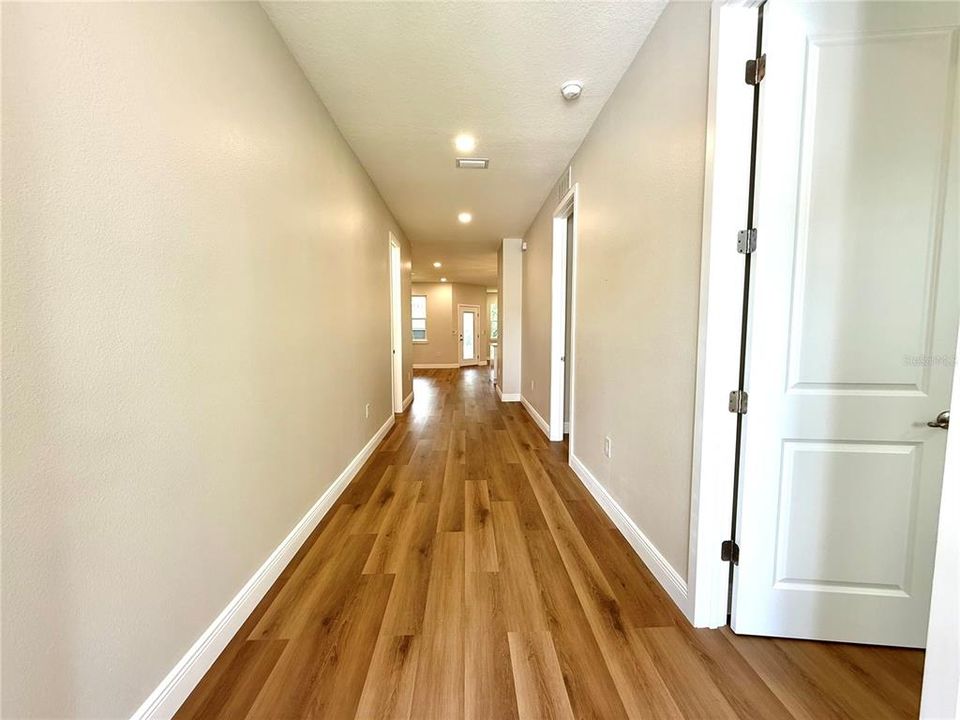 Под контрактом: $479,900 (4 спален, 2 ванн, 1905 Квадратных фут)