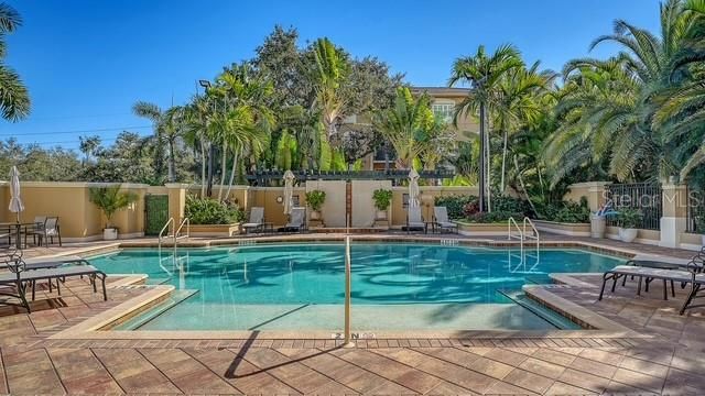 For Sale: $375,000 (1 beds, 1 baths, 804 Square Feet)