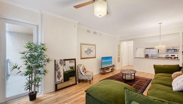 For Sale: $375,000 (1 beds, 1 baths, 804 Square Feet)