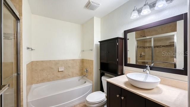 For Sale: $375,000 (1 beds, 1 baths, 804 Square Feet)