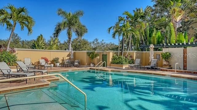 For Sale: $375,000 (1 beds, 1 baths, 804 Square Feet)