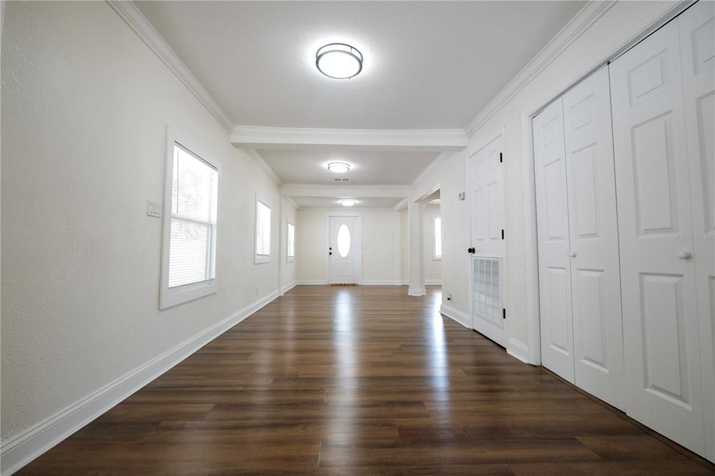 En Venta: $319,900 (3 camas, 3 baños, 1600 Pies cuadrados)