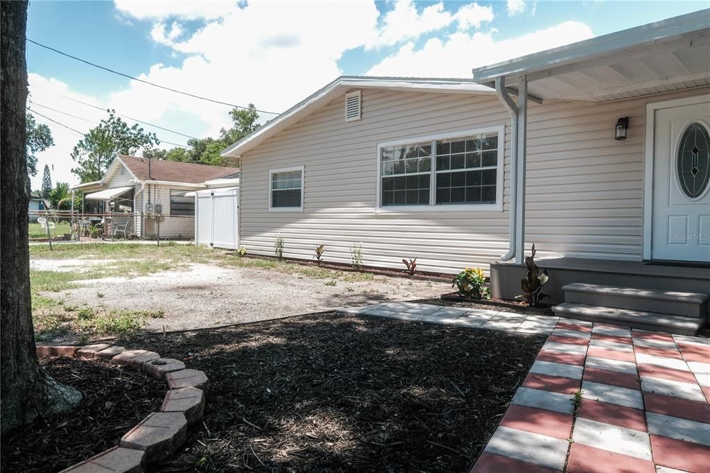 En Venta: $319,900 (3 camas, 3 baños, 1600 Pies cuadrados)