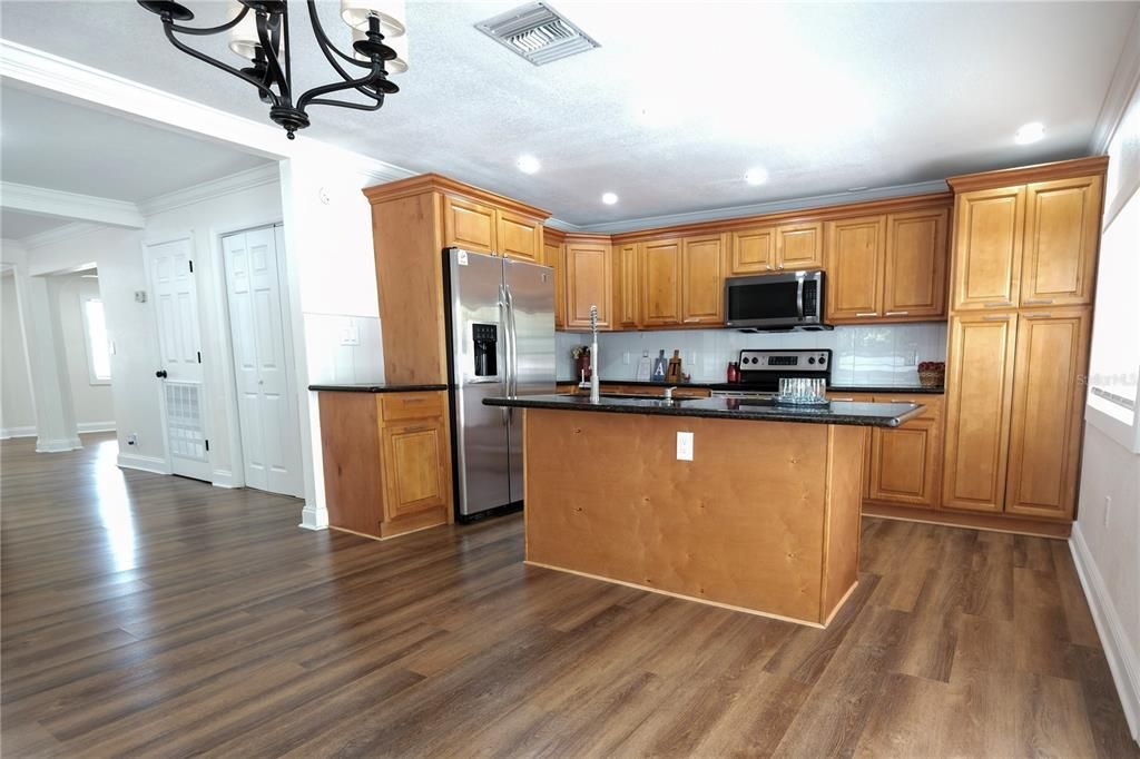 En Venta: $319,900 (3 camas, 3 baños, 1600 Pies cuadrados)