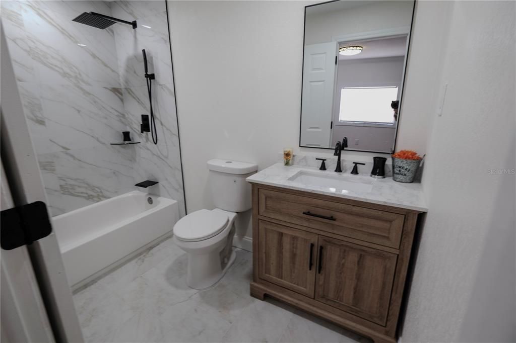 En Venta: $319,900 (3 camas, 3 baños, 1600 Pies cuadrados)