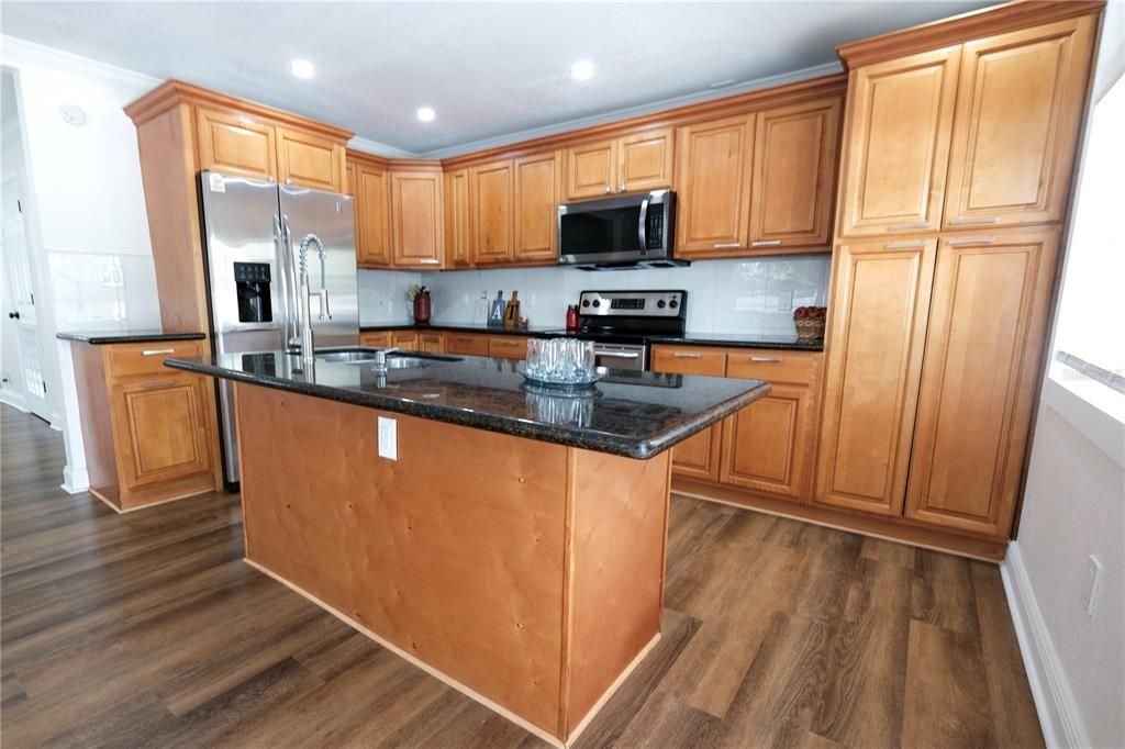 En Venta: $319,900 (3 camas, 3 baños, 1600 Pies cuadrados)
