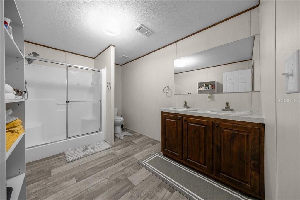 For Sale: $249,999 (3 beds, 2 baths, 1484 Square Feet)
