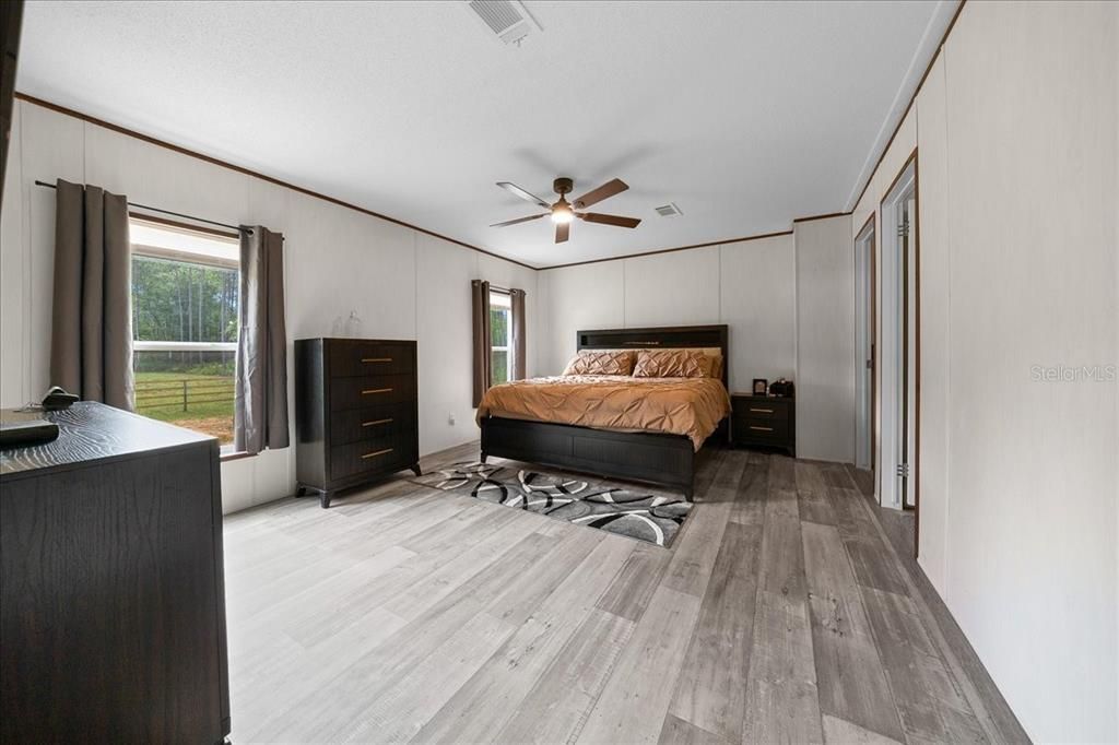 For Sale: $249,999 (3 beds, 2 baths, 1484 Square Feet)
