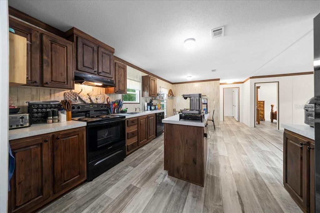 For Sale: $249,999 (3 beds, 2 baths, 1484 Square Feet)